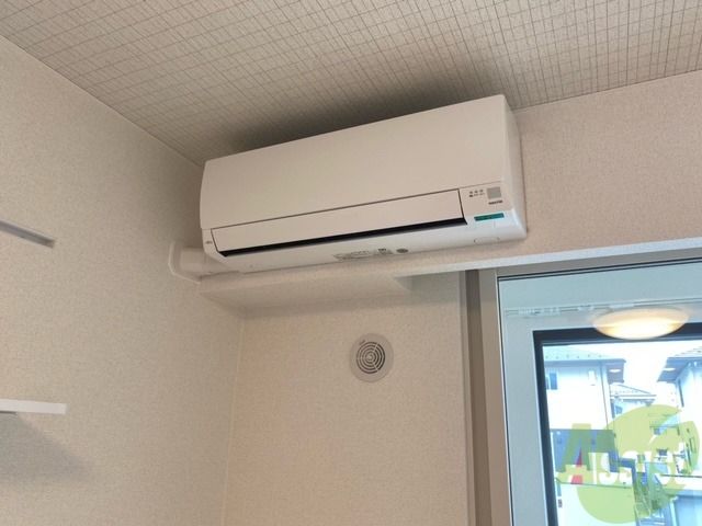 その他設備　エアコンはお部屋の角に、室温調整はおまかせ