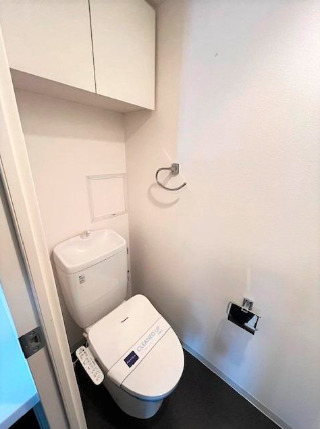 トイレ　ウォシュレット付き