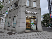 コンビニ　ファミリーマート 麹町一丁目店（コンビニ）まで140m