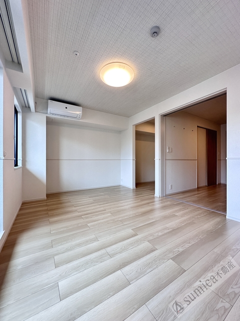 居室・リビング　南向きの明るいリビング