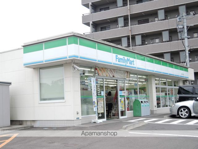 コンビニ　ファミリーマート落合一丁目店（コンビニ）まで758m
