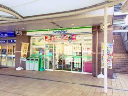 コンビニ　ファミリーマート 香里園駅前店（コンビニ）まで337m