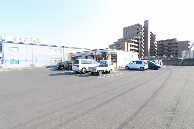 コンビニ　セブンイレブン 浜松曳馬6丁目店（コンビニ）まで51m