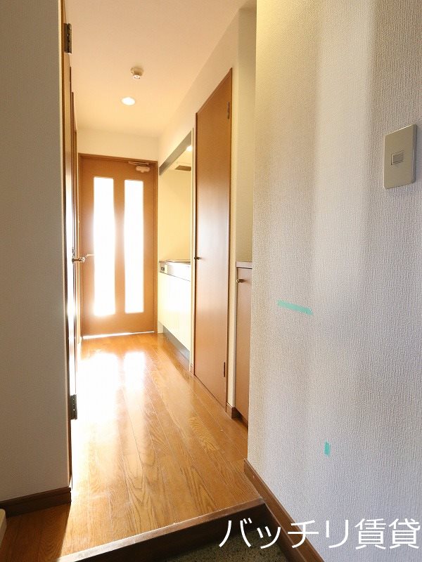 玄関　別号室タイプの為、現状を優先致します。