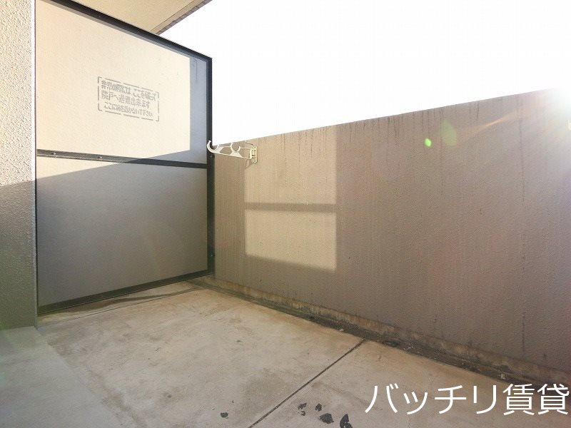 バルコニー　別号室タイプの為、現状を優先致します。