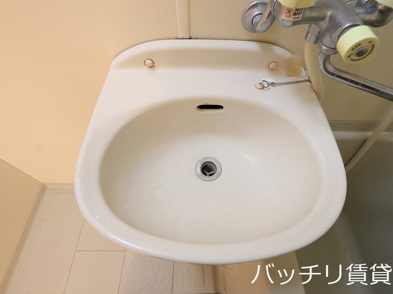 洗面設備　別号室タイプの為、現状を優先致します。