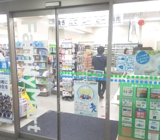 コンビニ　ファミリーマート　桃山台駅（コンビニ）まで701m