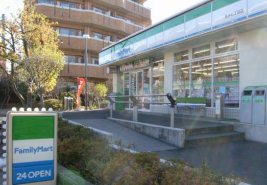 コンビニ　ファミリーマート 玉川三丁目店（コンビニ）まで315m