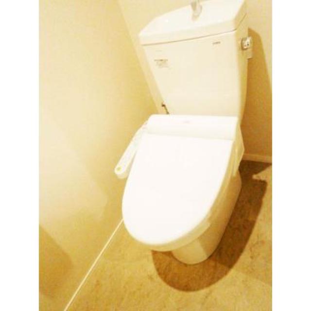 トイレ　※写真は同タイプ住戸です。