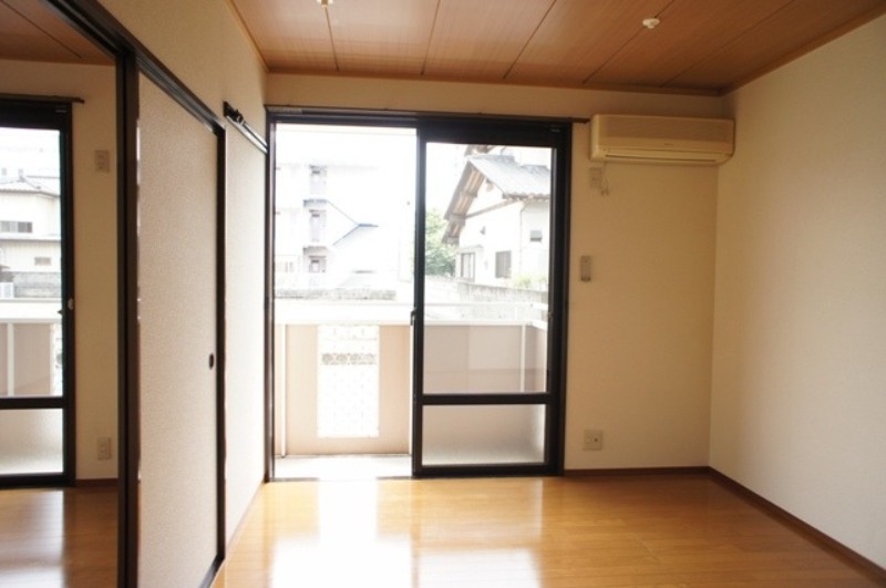 居室・リビング　図面と現状に相違がある場合には現状を優先