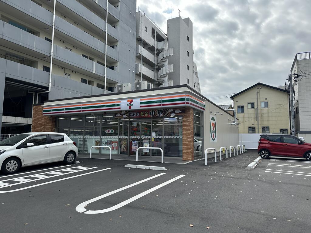 コンビニ　セブンイレブン鹿児島ナポリ通り店（コンビニ）まで68m