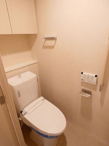 トイレ　同タイプ・別住戸のお写真となります