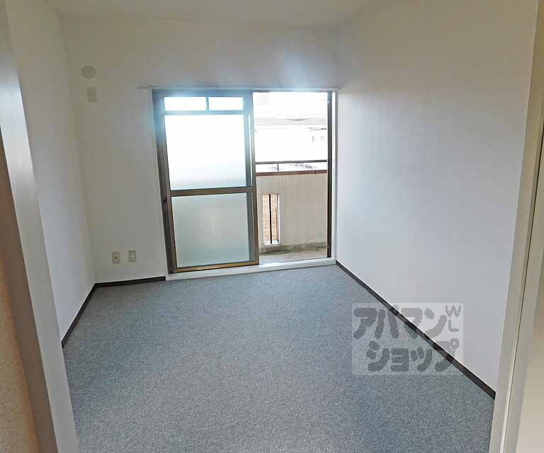 居室・リビング　ダイニング横のお部屋です。