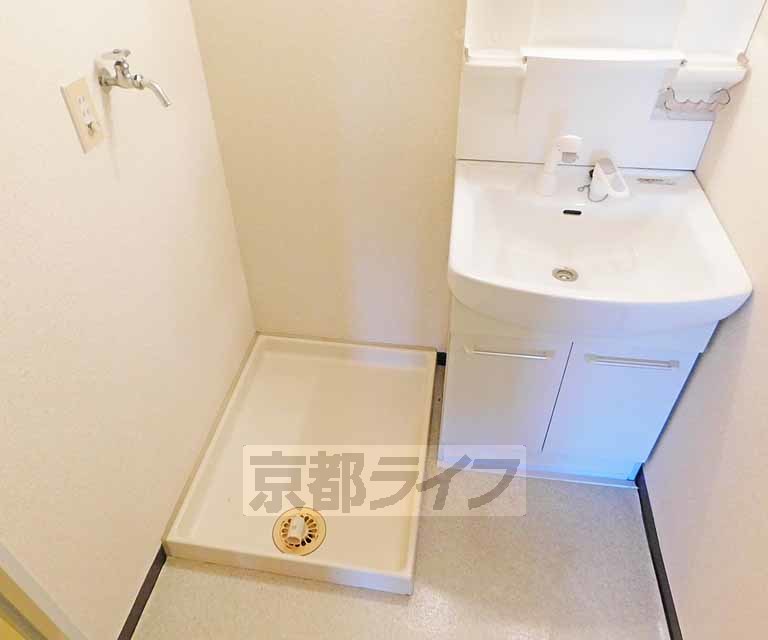 洗面設備　室内洗濯機置場です。