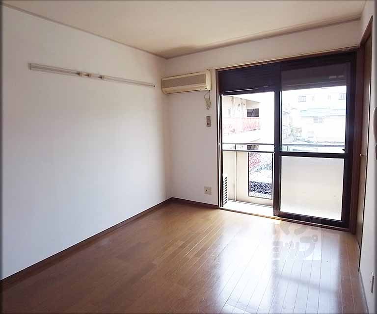 居室・リビング　広々した洋室です。