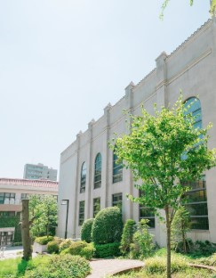中学校　私立東洋英和女学院中学部（中学校）まで190m