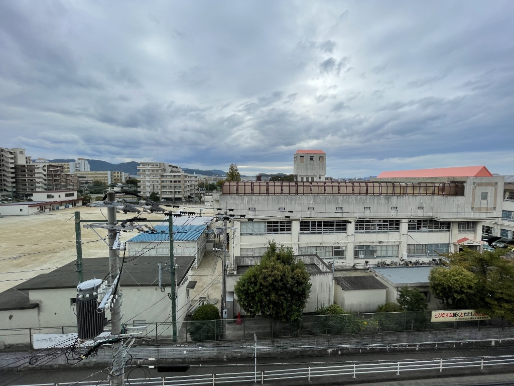 小学校　福岡市立小田部小学校（小学校）まで1079m
