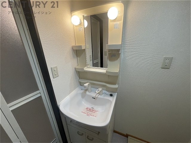 洗面設備　洗面所内に洗濯機置き場あり！