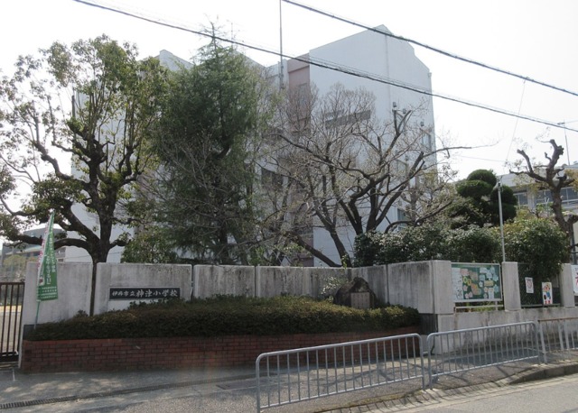 小学校　伊丹市立神津小学校（小学校）まで1033m