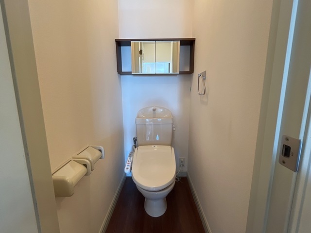 トイレ　☆ウォシュレット付きで機能的なトイレです☆