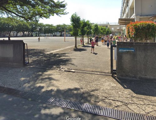 小学校　日野市立日野第七小学校（小学校）まで883m