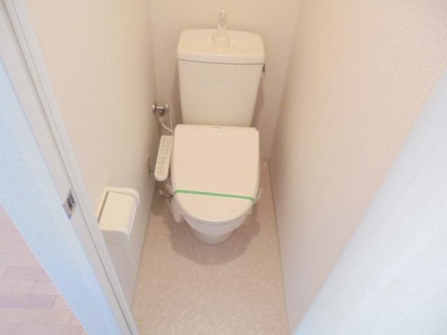 トイレ　トイレには快適な温水洗浄便座付