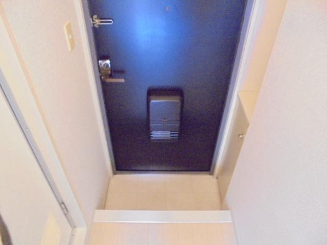 玄関　玄関にはシューズボックスついてますよ。すっきりしますね。