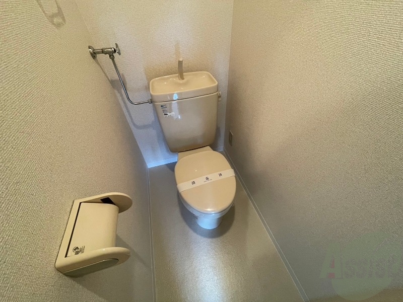 トイレ　こちらはトイレです。清潔感があり、安心して使用できます。