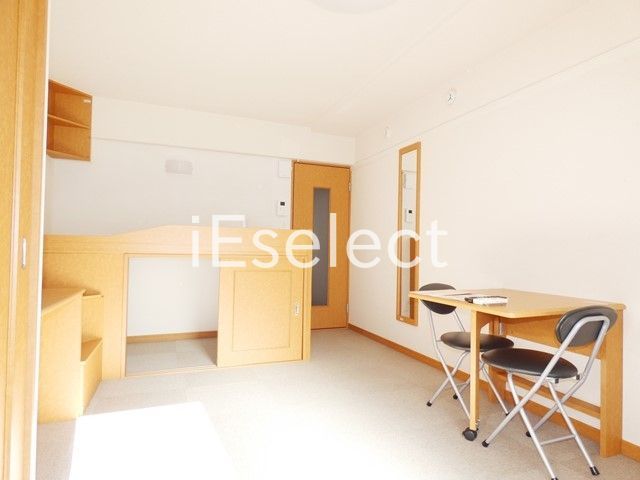 居室・リビング　バルコニー側から見たお部屋です