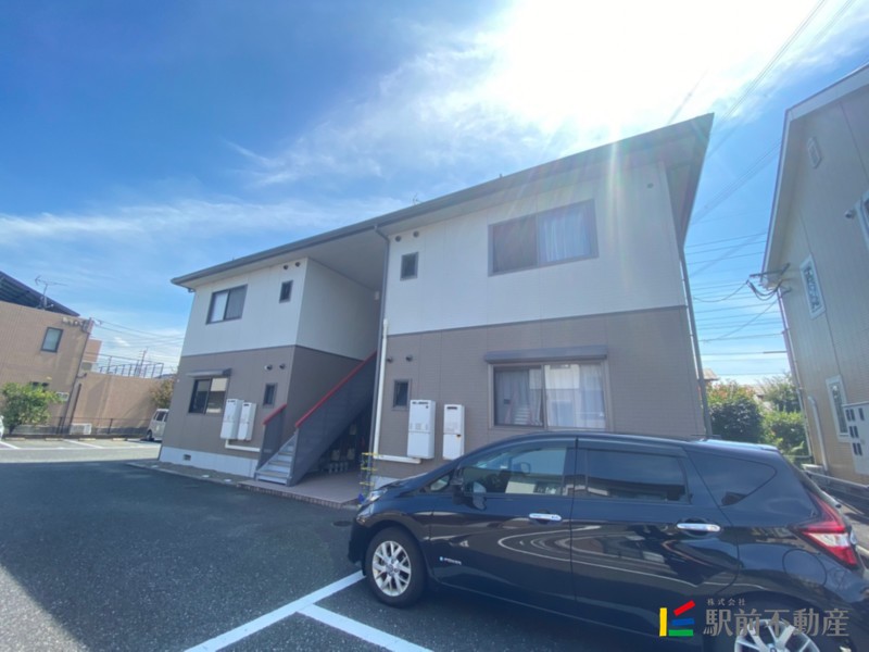 建物外観　２階建て
