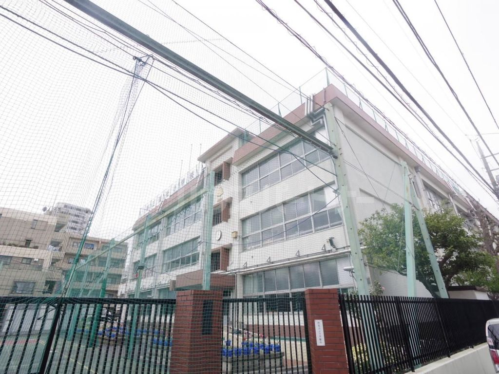 スーパー　荒川区立第三瑞光小学校（スーパー）まで330m