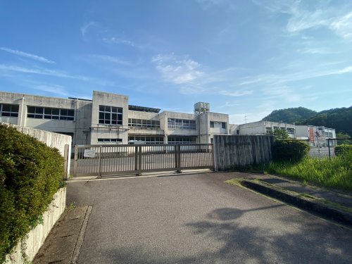 小学校　可児市立兼山小学校（小学校）まで2404m