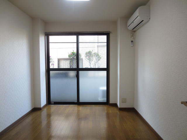居室・リビング　他のお部屋です