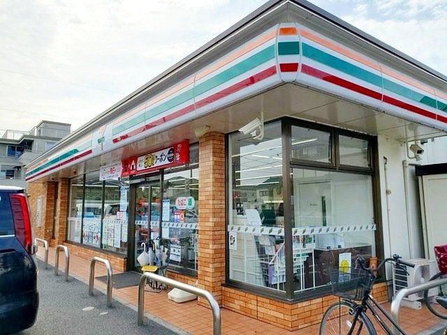 コンビニ　セブンイレブン八潮2丁目いちょう通り店（コンビニ）まで150m