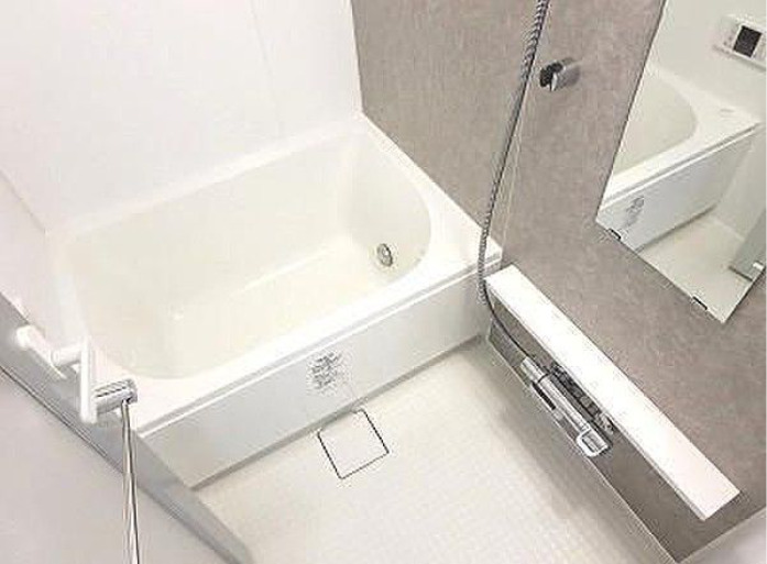 バス・シャワールーム　コンパクトで使いやすいお風呂です