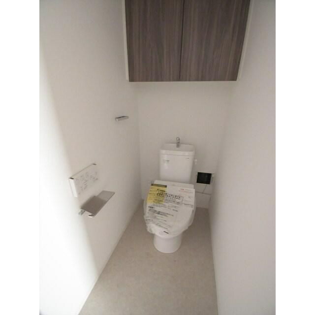 トイレ　落ち着いた色調のトイレです