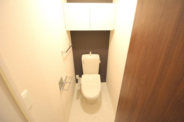 トイレ　温水洗浄便座付きのトイレです♪