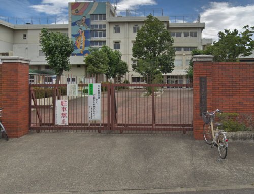 小学校　日野市立日野第五小学校（小学校）まで609m