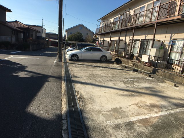 駐車場　車をお持ちの方に嬉しい駐車場付きの物件です