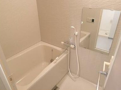 バス・シャワールーム　コンパクトで使いやすいお風呂です