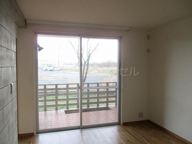 居室・リビング　日当たり良好の明るいお部屋♪