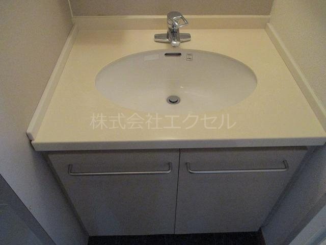 洗面設備　朝に便利な独立洗面台♪