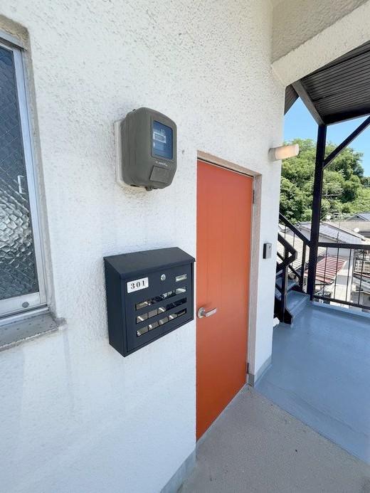 その他共有部分　お部屋の前に専用ポストで共同ポストより安心です