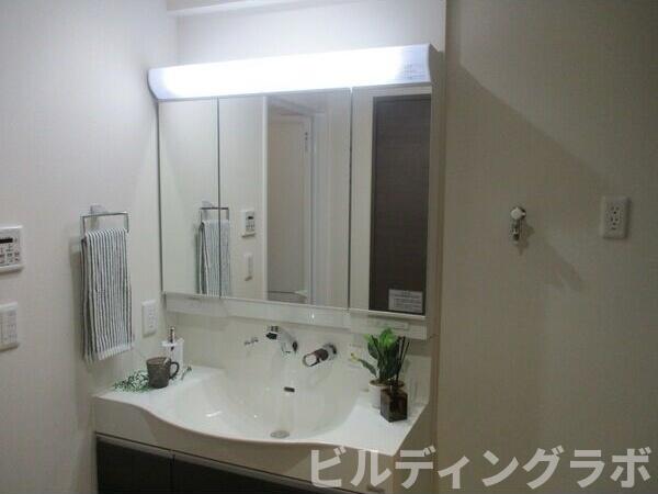 洗面設備　モデルルームの為、家具小物等はつきません。