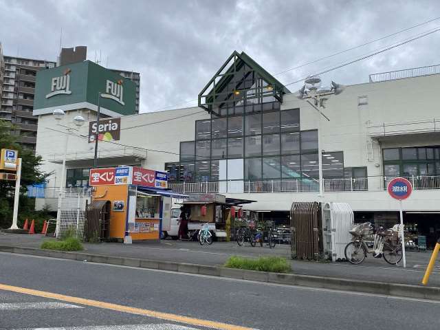 スーパー　ＦＵＪＩ善行店（スーパー）まで1379m