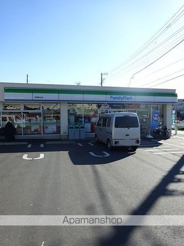 コンビニ　ファミリーマート（コンビニ）まで650m