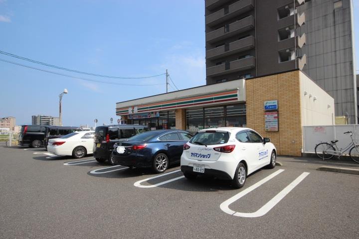 コンビニ　セブンイレブン（コンビニ）まで1209m
