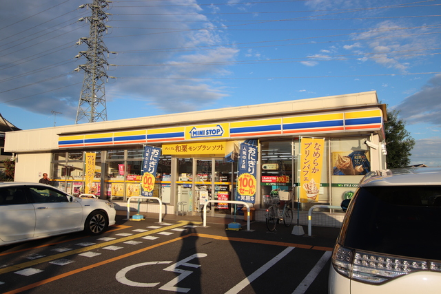 コンビニ　ミニストップ　所沢上新井店（コンビニ）まで350m
