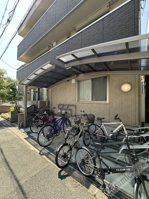 その他共有部分　屋根付きの駐輪場で雨の日も安心♪
