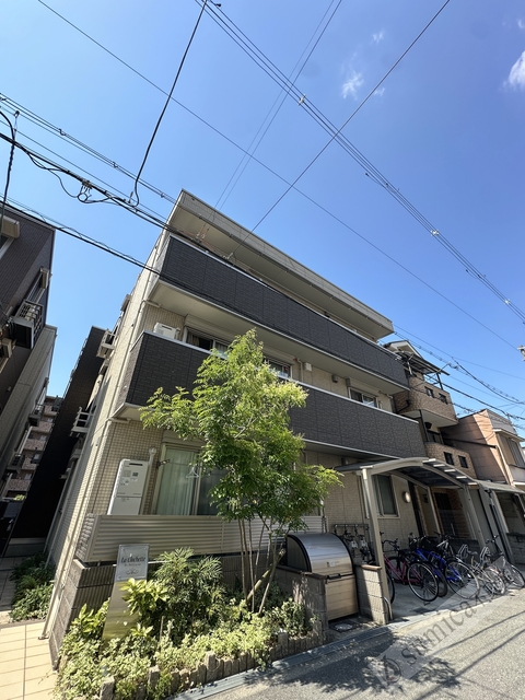 建物外観　日当たりのいい立地で明るい建物♪